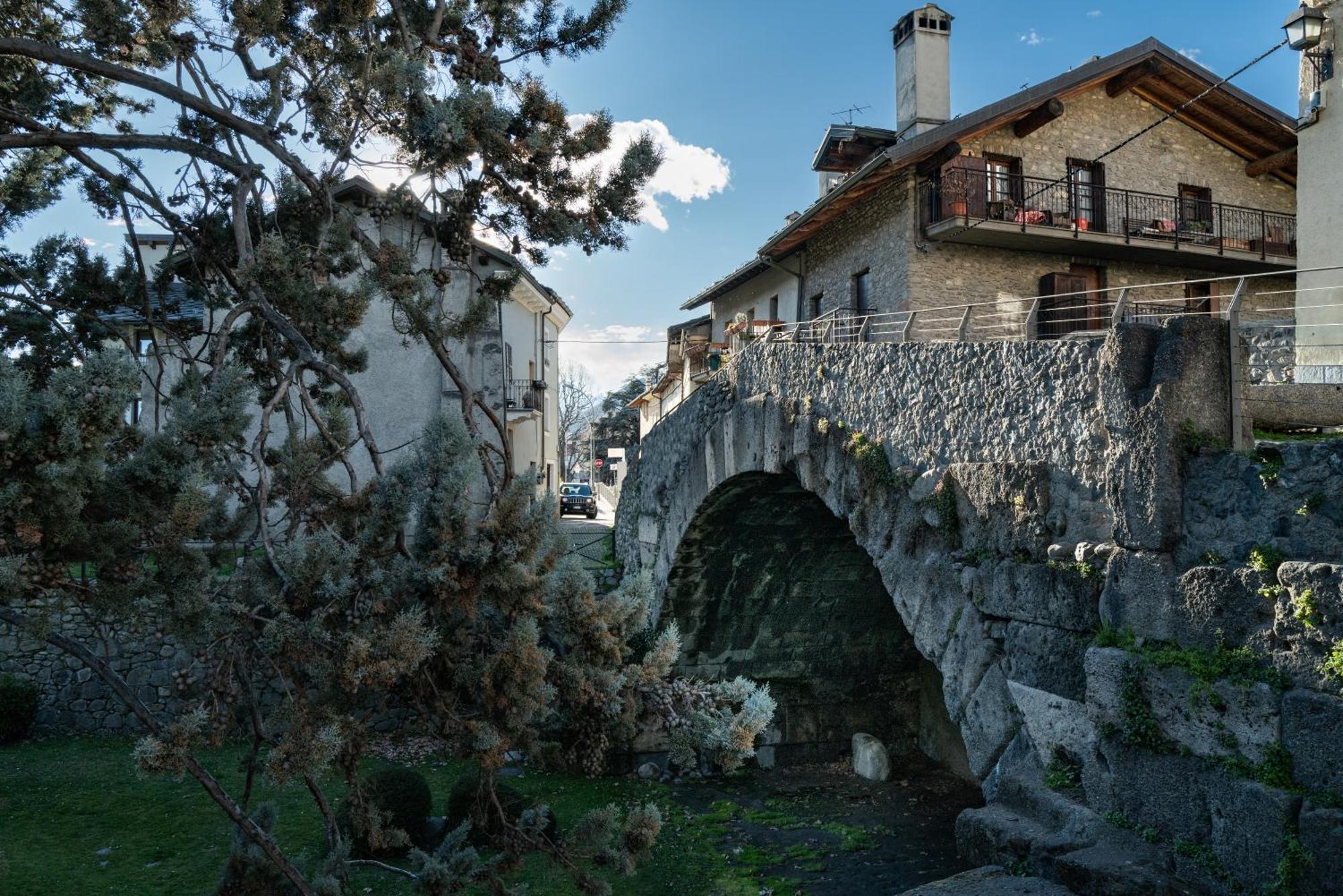 Alpine Apartment Aosta Luaran gambar
