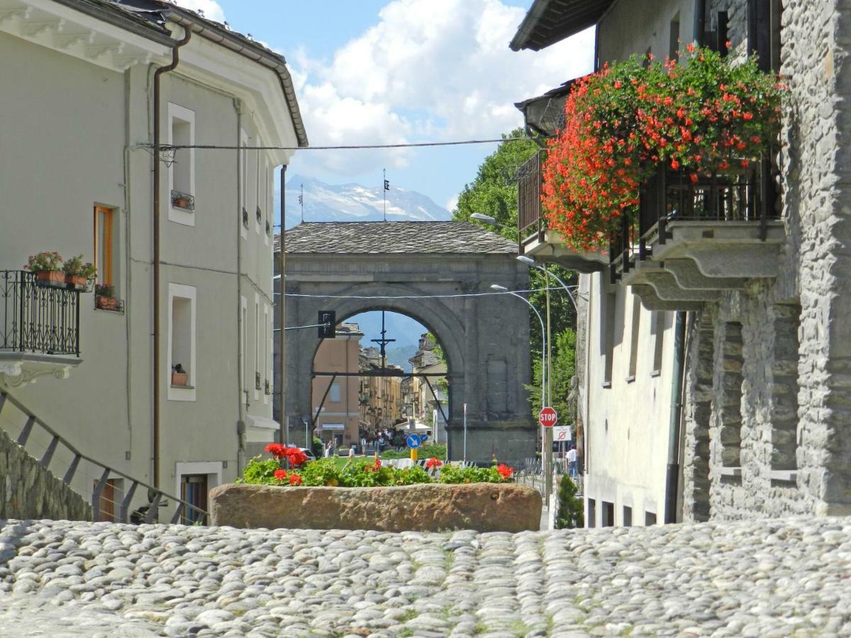 Alpine Apartment Aosta Luaran gambar